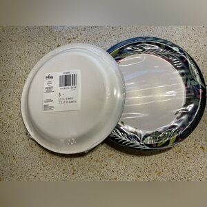 Medium sized Holiday paper plates